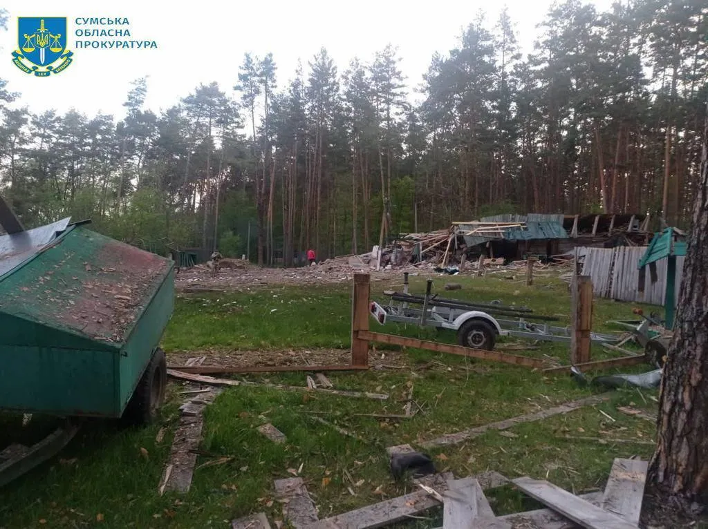 Пошкоджено будівлі та майно, поранено людей: росіяни вкотре обстріляли Сумщину. Фото dqxikeidqxidqeant