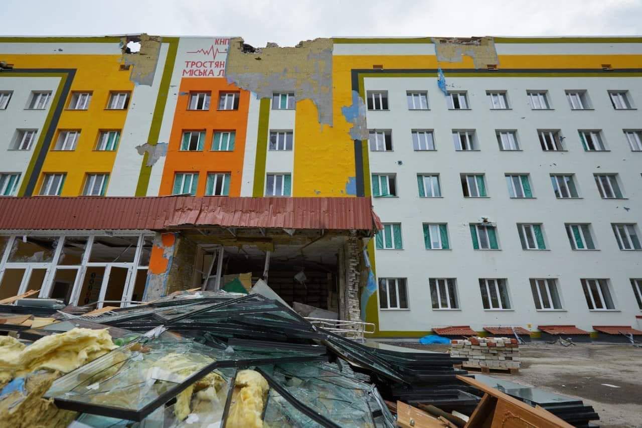 Суд ухвалив вирок двом військовим РФ, які обстріляли з танка лікарню на Сумщині