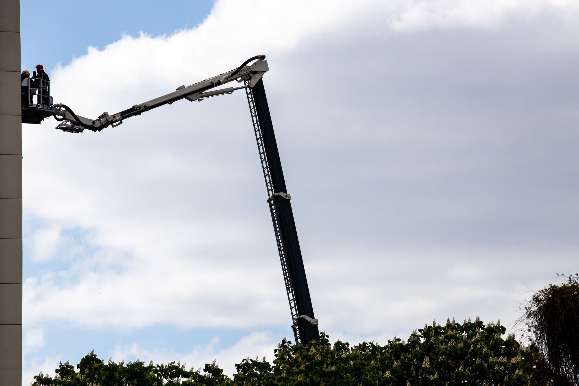 Рятувальники завершили розбір аварійних конструкцій багатоповерхівки в Києві: на черзі відновлення будинку. Фото