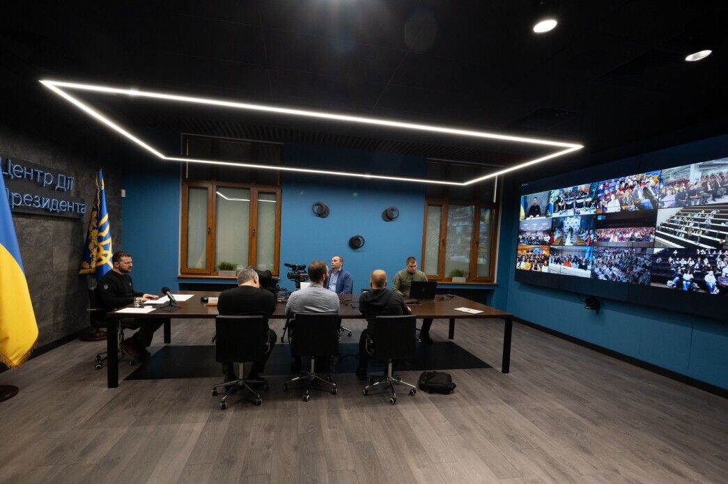   :   -      EUniWell. 