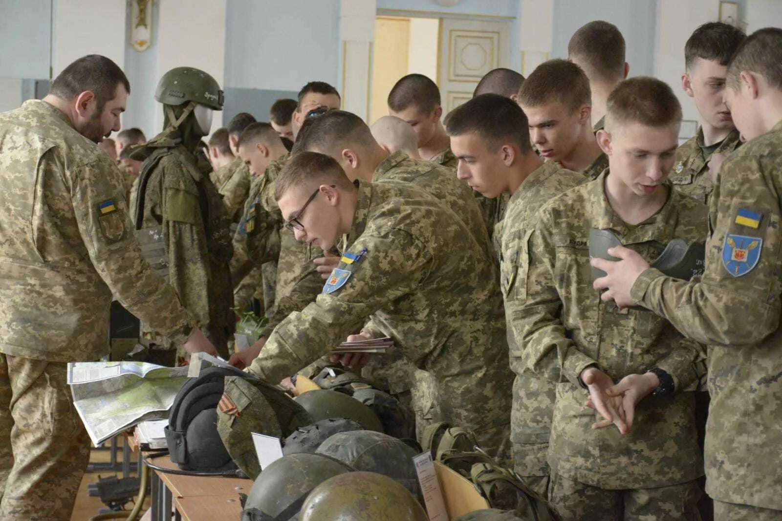 Безпілотники, тепловізори і залишки ракет: у Києві відкрилась виставка трофейного озброєння. Фото