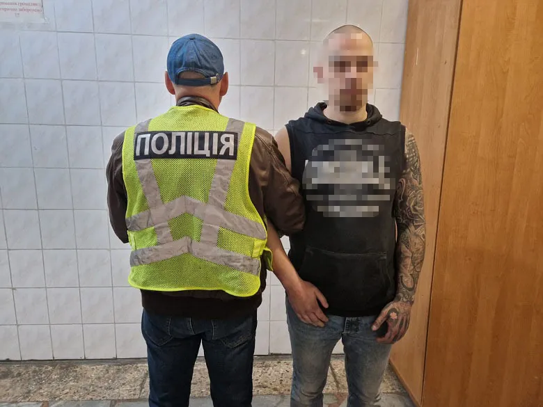 У Києві ревнивець три доби мучив свою співмешканку: бив та застосовував паяльник. Фото