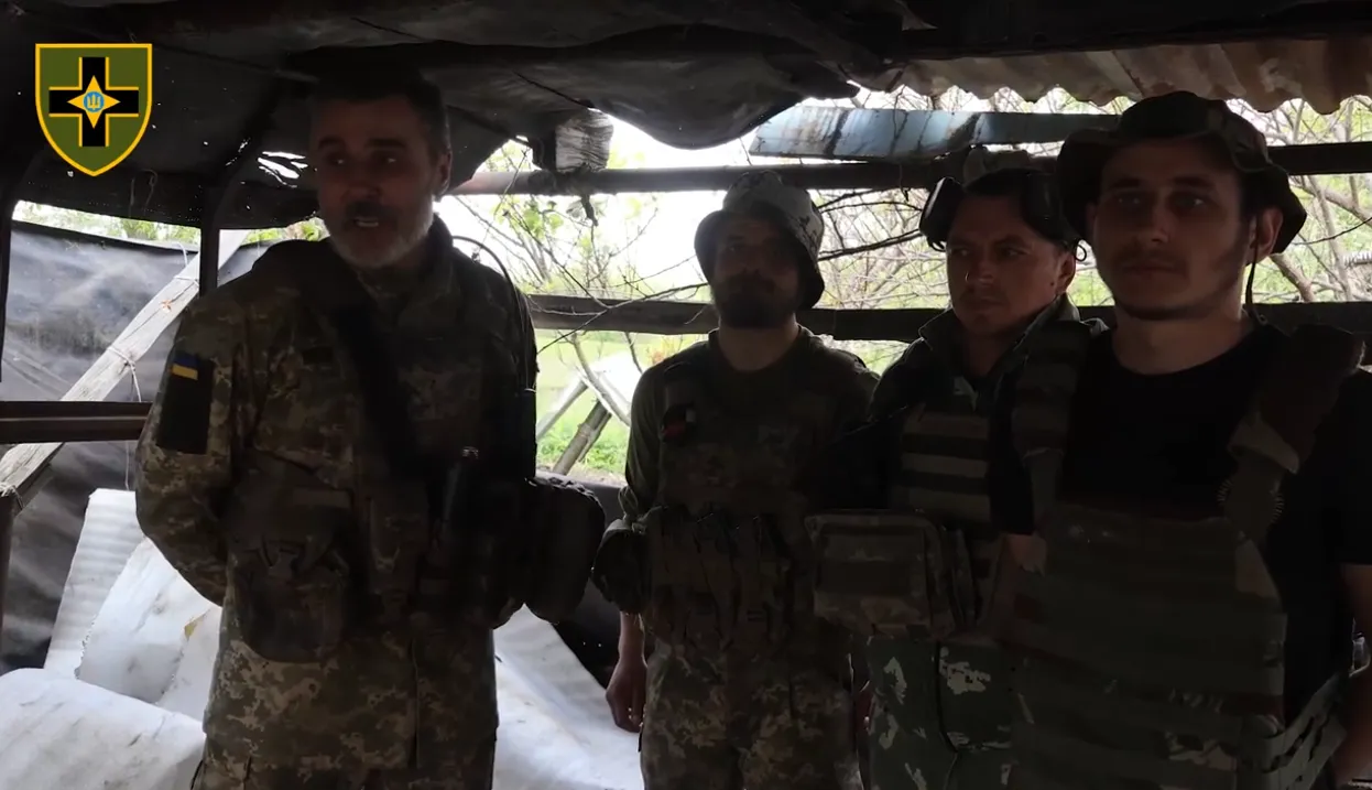 Українські захисники привітали своїх мам з Днем матері прямо з фронту: зворушливе відео dqxikeidqxidqrant