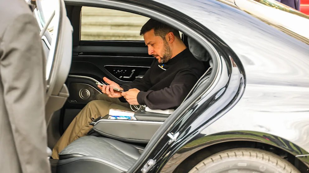 Зеленский чуть не потерял смартфон dqxikeidqxidqeant