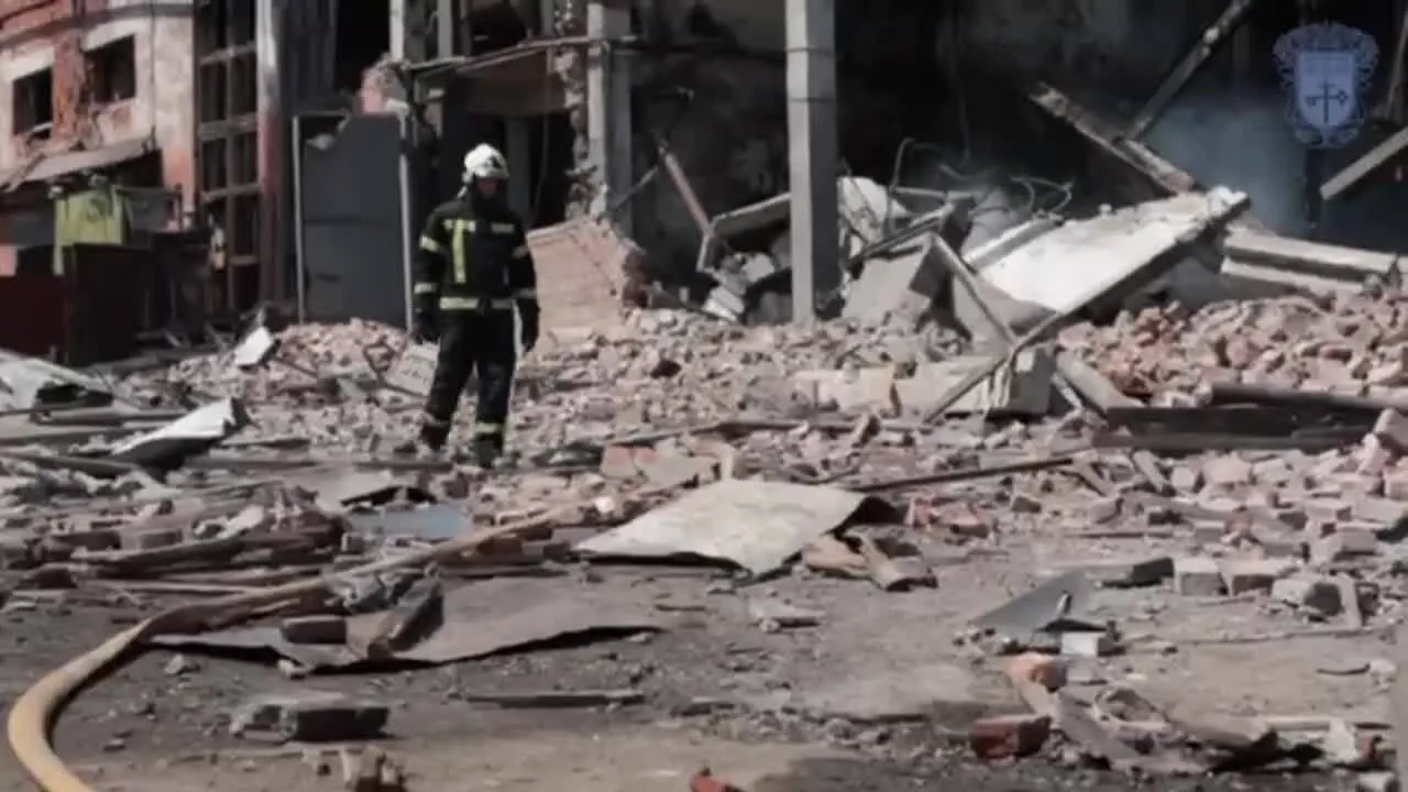 На місці атаки РФ у Тернополі виявили залишки 7 ракет: нові деталі обстрілів. Відео