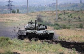 Близ Донецка боевики скопили большое количество бронетехники