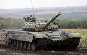 Близ Донецка боевики скопили большое количество бронетехники