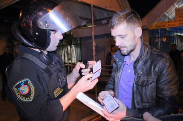 В Киеве произошла драка при демонтаже МАФа (фото)