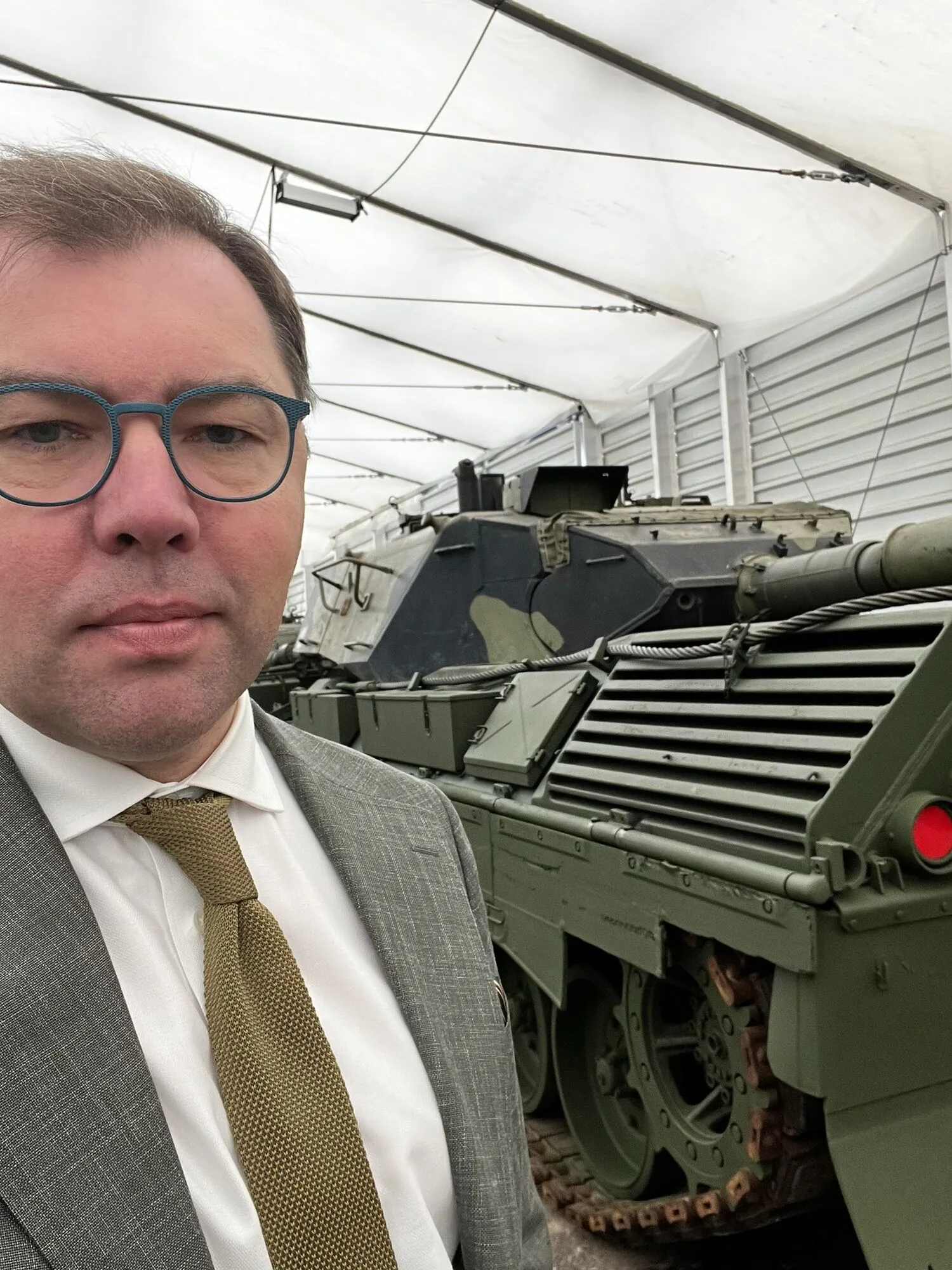 Посол України в Німеччині Макеєв показав танки Leopard 1A5, обіцяні ЗСУ.  Відео  dqxikeidqxidqrant