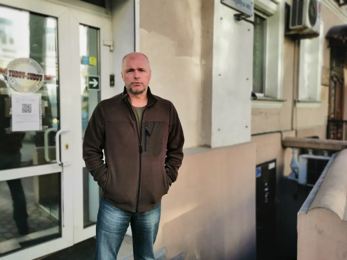 «24 лютого 2022 року, коли почалося, я згріб сім’ю в оберемок і за двадцять хвилин залишив будинок. Моя машина виявилася третьою у черзі на кордоні» dqxikeidqxidqrant