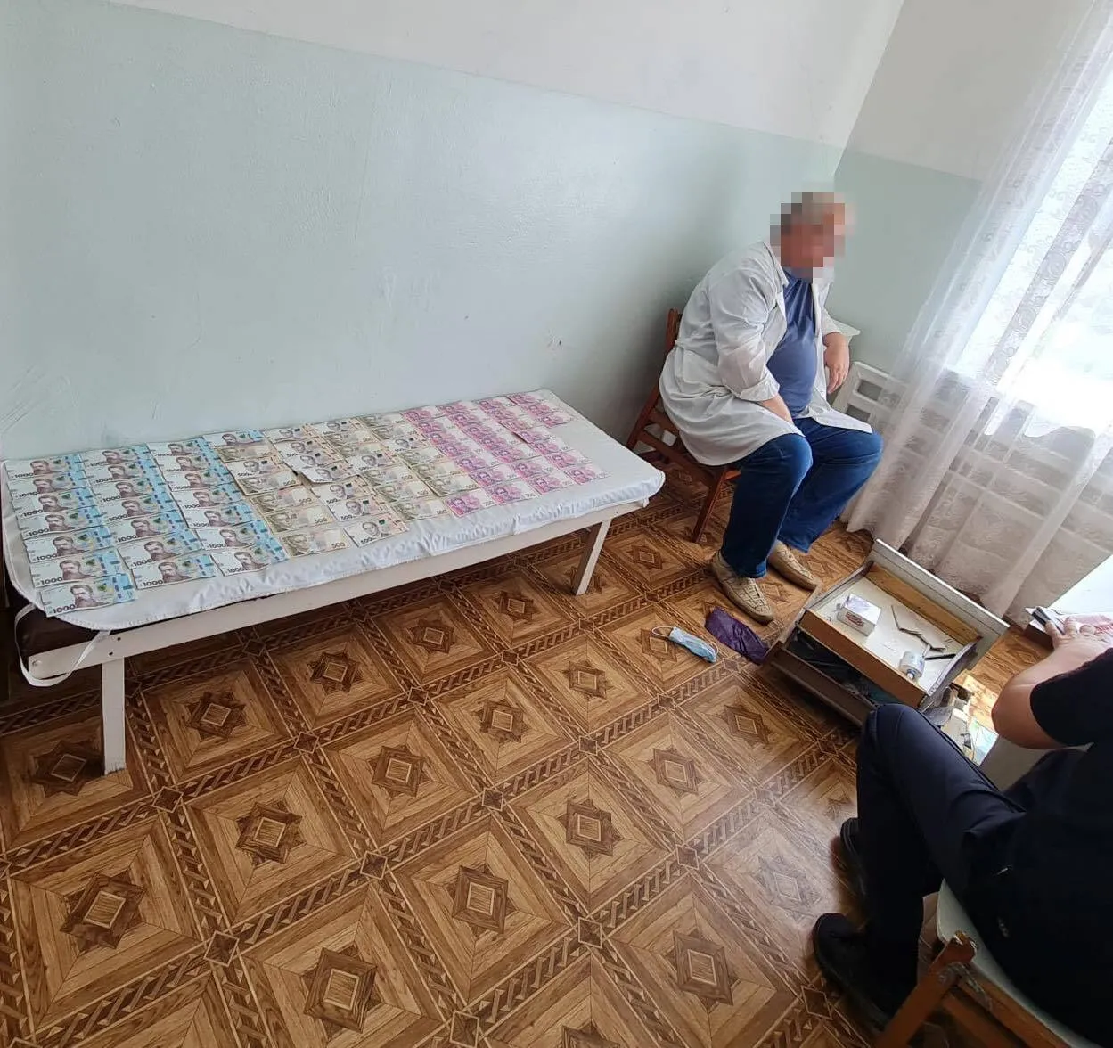 На Кіровоградщині затримали члена ВЛК: просив 40 тисяч грн за "правильне рішення". Фото