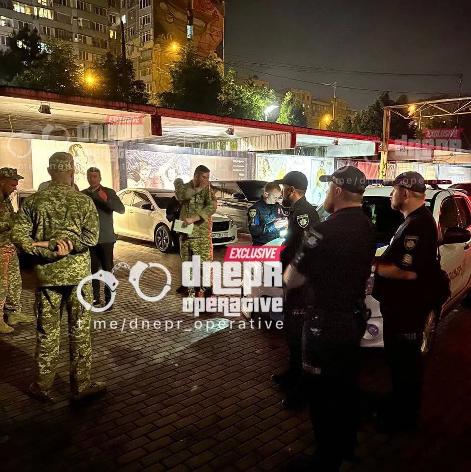 Праздновали день рождения: в Днепре, несмотря на траур, устроили вечеринку с фейерверками. Фото и видео