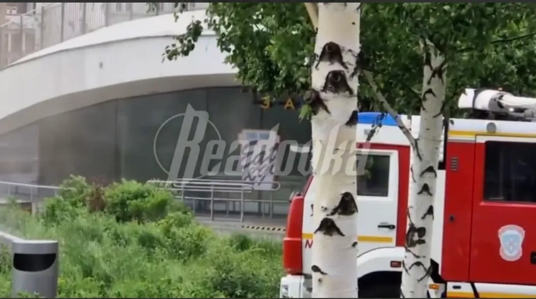 У центрі Москви загорівся триповерховий ресторан. Відео