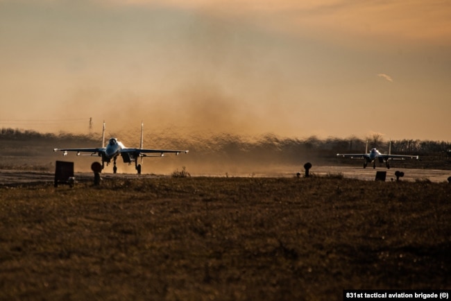 «Взлетно-посадочные полосы и рулижные дорожки абсолютно пригодны для нормальной эксплуатации самолетов типа F-16»