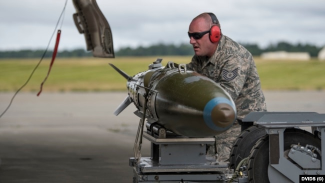 «Авиация может выполнять свои задачи, но на глубину, к сожалению, где-то 40-50 километров. Если бы мы могли делать это с больших высот, конечно, и дистанция влияния с нашей стороны была бы больше»