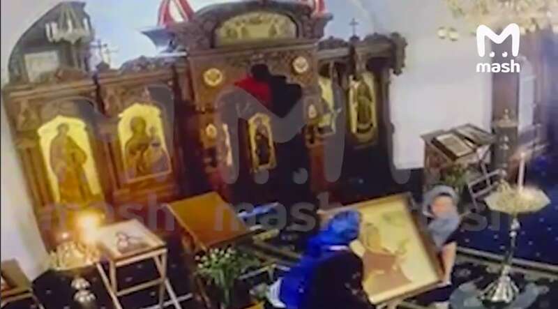 Просто під носом у ФСБ: у Москві викрали незаконно вивезену з Донбасу ікону. Відео