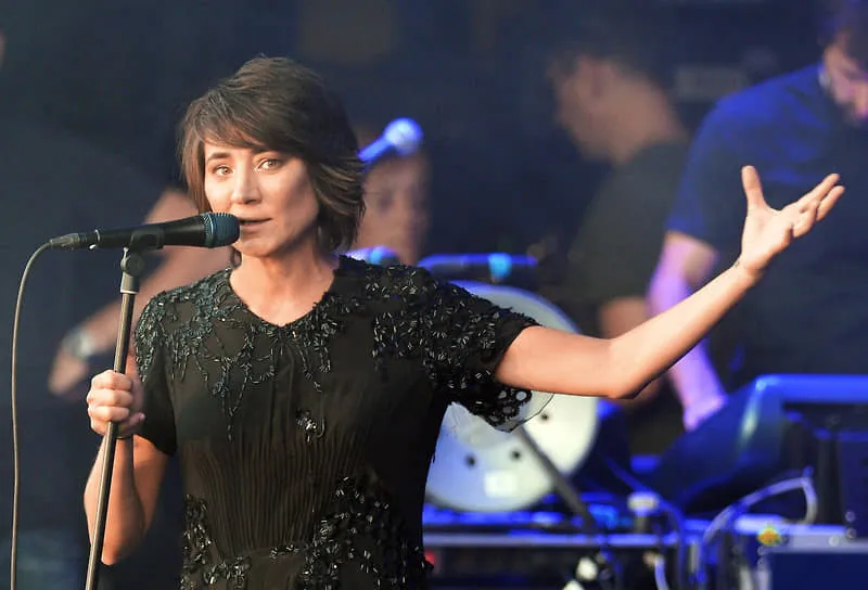 Спалює мости з Росією: співачка Земфіра отримала французьке громадянство dqxikeidqxidqrant