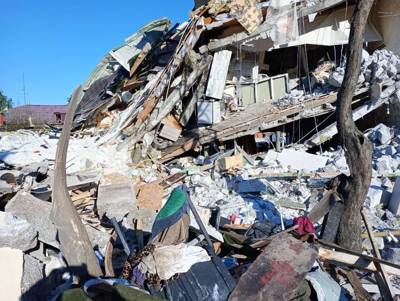 Внаслідок удару росіян по передмістю Дніпра загинула дворічна дитина