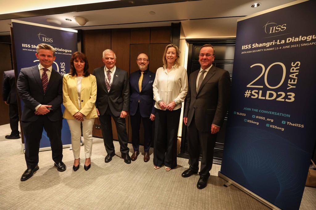 Рєзніков зустрівся з головним дипломатом ЄС у Сінгапурі dqxikeidqxidqeant