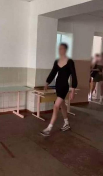 В Луцке парни пришли в платьях в школу: директору пригрозили увольнением В Луцке парни пришли в платьях в школу: директору пригрозили увольнением dqxikeidqxidqrant
