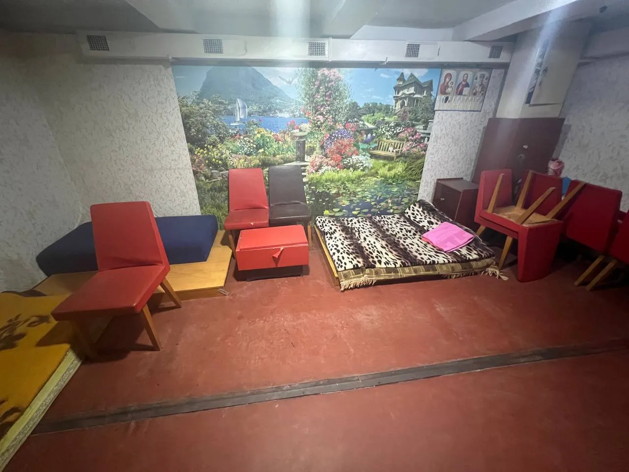 Міністр показав, як у Києві виглядає укриття з ремонтом за 1,3 млн грн. Фото