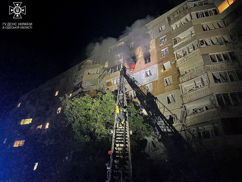 Наслідки ворожої атаки дронами на Одесу 12