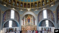 Интронизация архиепископа-митрополита Украинской Католической Филадельфийской Архиепархии Бориса Гудзяка в Украинском Католическом Соборе Непорочного Зачатия в Филадельфии, во вторник, 4 июня 2019 г. (AP Photo/Matt Rourke)