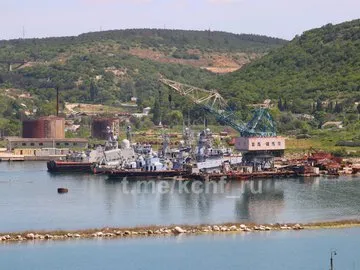 Россия уничтожает захваченные в Севастополе и Донузлаве суда ВМС Украины dqxikeidqxidqeant