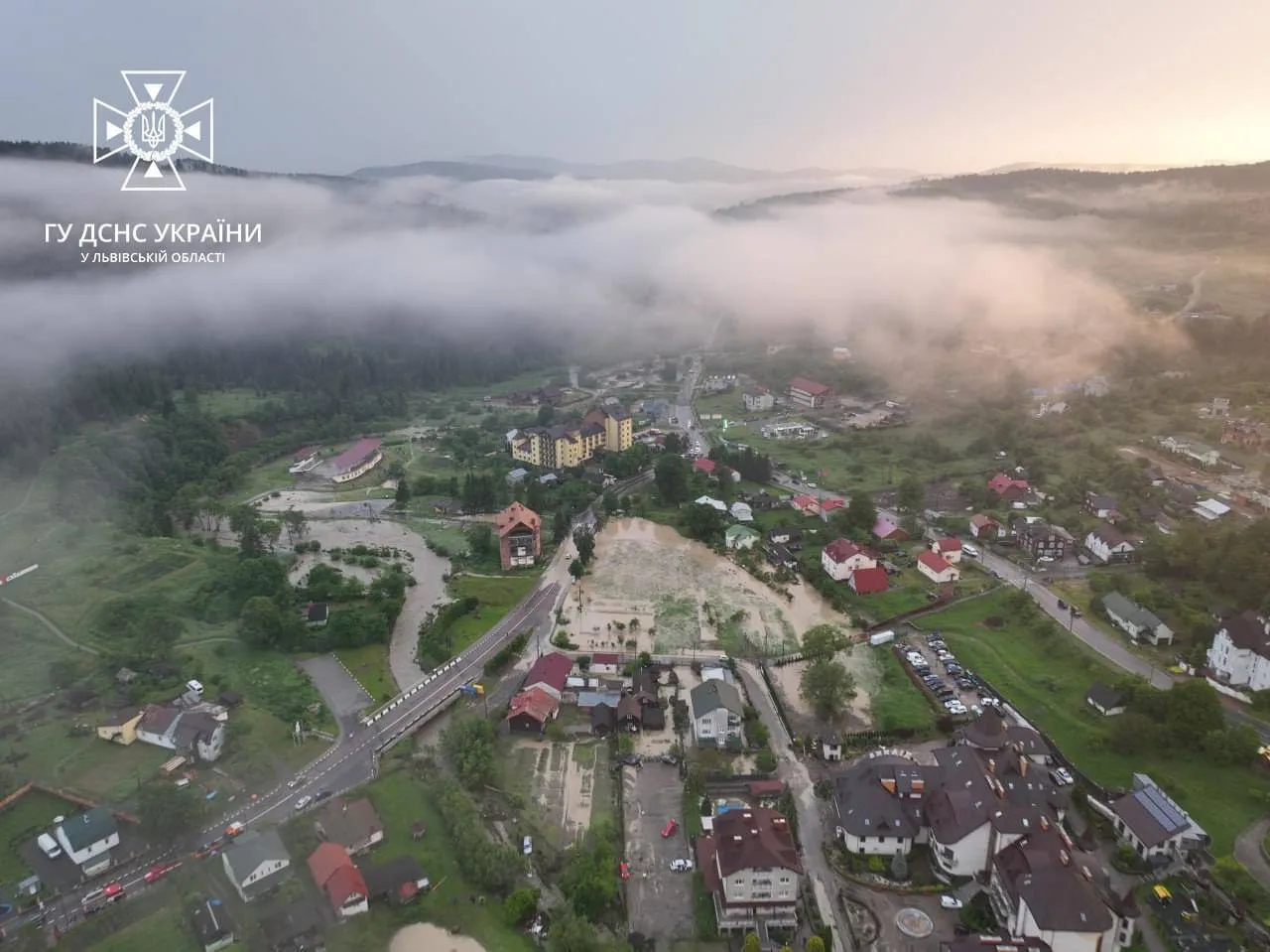 Східниця на Львівщині далі страждає від потопу: кілька вулиць опинилися в ізоляції. Фото і відео