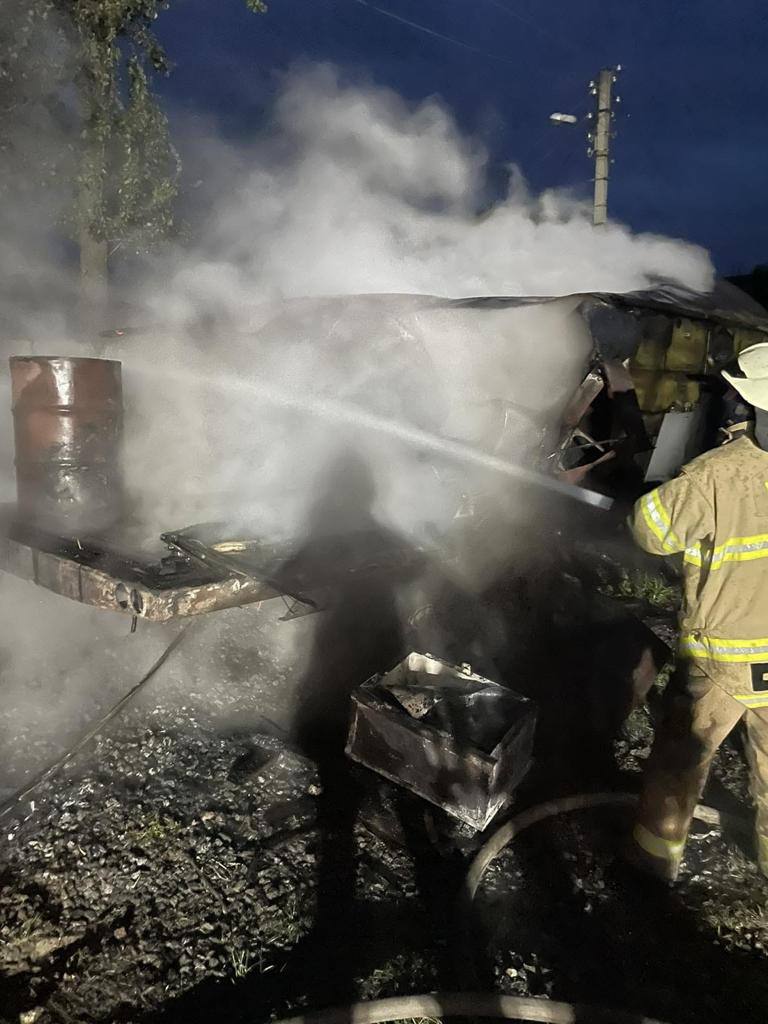 Атака дронами на Харків: Пошкоджено фасад будівлі, здійнялася пожежа на складі 02 Атака дронами на Харків: Пошкоджено фасад будівлі, здійнялася пожежа на складі 02