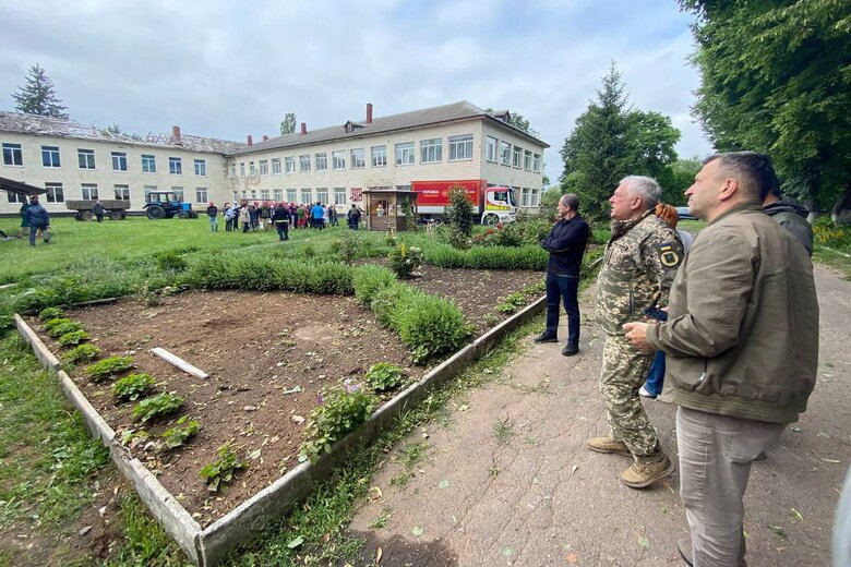 Последствия обстрела интерната в Сумской области: Подопечных эвакуировали в безопасные места 02 Наслідки обстрілу інтернату на Сумщині: Підопічних евакуювали в безпечні місця 02 dqxikeidqxidqrant