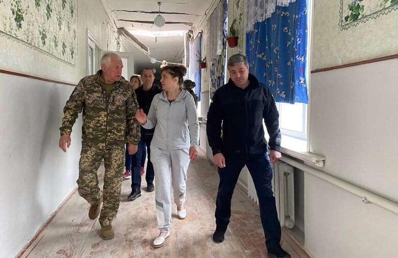 Последствия обстрела интерната в Сумской области: Подопечных эвакуировали в безопасные места 07 Наслідки обстрілу інтернату на Сумщині: Підопічних евакуювали в безпечні місця 07