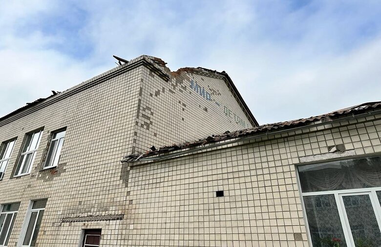 Последствия обстрела интерната в Сумской области: Подопечных эвакуировали в безопасные места 08 Наслідки обстрілу інтернату на Сумщині: Підопічних евакуювали в безпечні місця 08