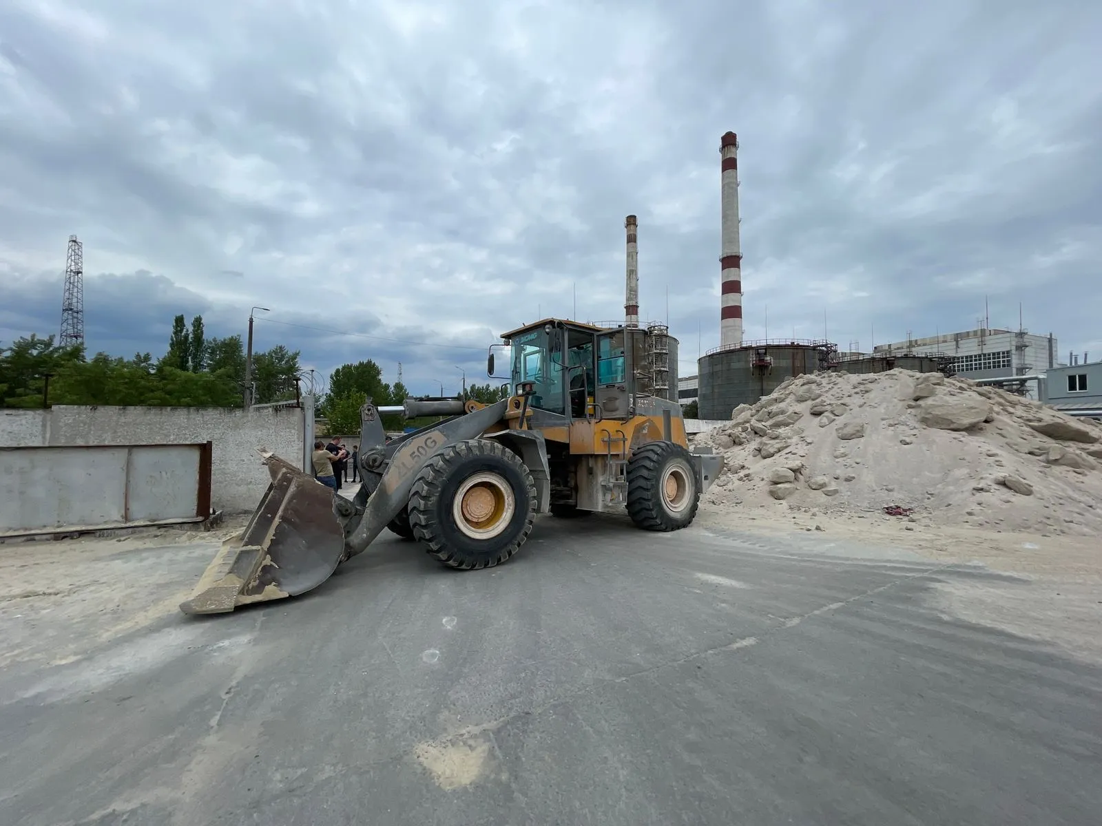 З майданчика підсанкційної компанії ’’Аерок’’ почали вивозити пісок dqxikeidqxiuuant