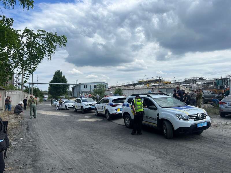 На місце подій приїхали шість екіпажів правоохоронців