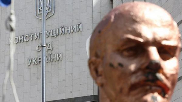 Голова Леніна навпроти КСУ. Фото: Unian