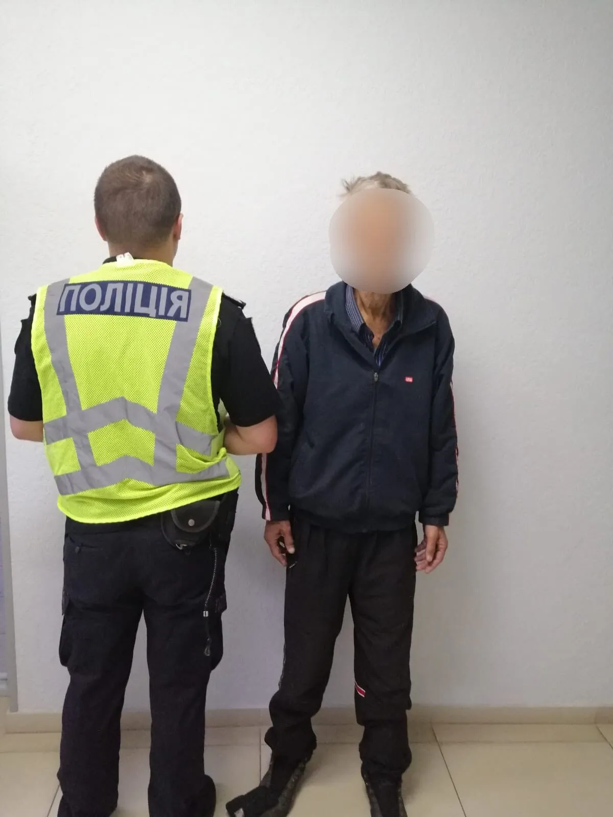 В Киеве пенсионер ограбил 11-летнего ребенка и пытался скрыться. Фото dqxikeidqxidqrant