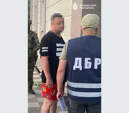 Затримано четверо поліцейських та п’ятеро цивільних