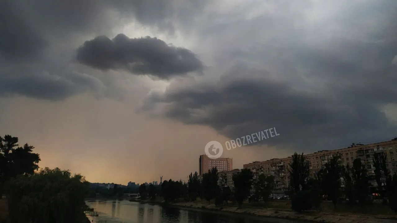 Київ накрила потужна злива, місцями з градом: вулиці підтопило, утворилися затори. Фото і відео dqxikeidqxidqeant