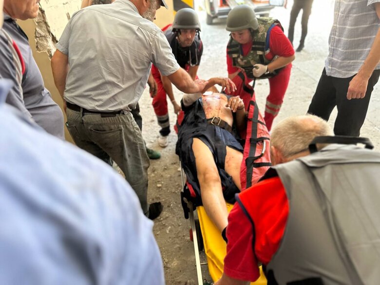 Рашисти прицільно обстріляли транспортне підприємство Херсону, загинули двоє працівників, - ОВА 02 Рашисти прицільно обстріляли транспортне підприємство Херсону, загинули двоє працівників, - ОВА 02