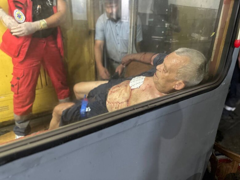 Рашисти прицільно обстріляли транспортне підприємство Херсону, загинули двоє працівників, - ОВА 04 Рашисти прицільно обстріляли транспортне підприємство Херсону, загинули двоє працівників, - ОВА 04