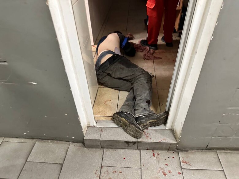 Рашисти прицільно обстріляли транспортне підприємство Херсону, загинули двоє працівників, - ОВА 06 Рашисти прицільно обстріляли транспортне підприємство Херсону, загинули двоє працівників, - ОВА 06