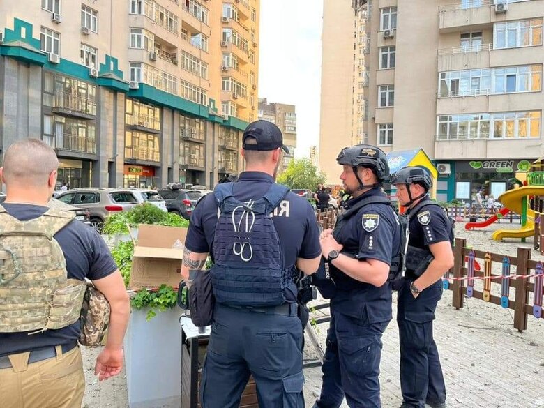 Наслідки нічної масованої ракетної атаки на Київ 03 Наслідки нічної масованої ракетної атаки на Київ 03