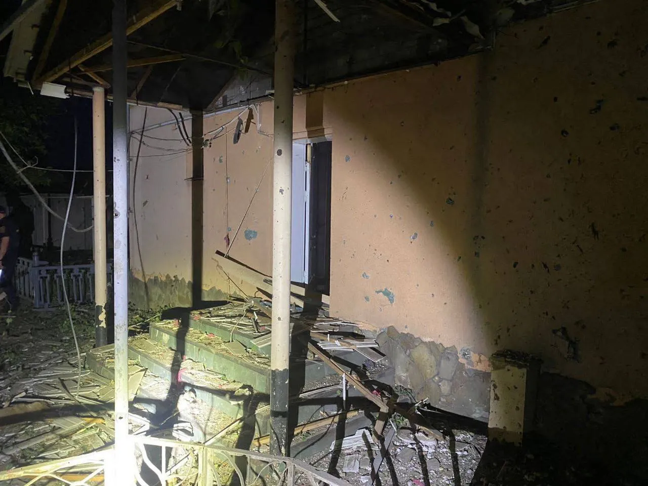 Окупанти завдали удару по Нікополю: є поранений, пошкоджено приватні будинки. Фото dqxikeidqxidqeant