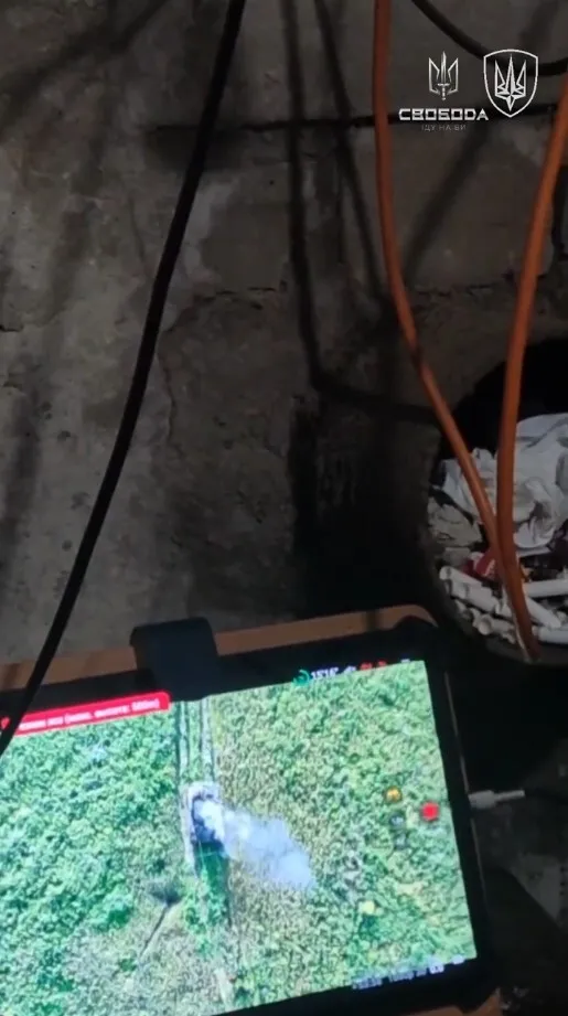 Отработали ювелирно: бойцы Нацгвардии попали прямо в люк российского танка в Донецкой области. Видео