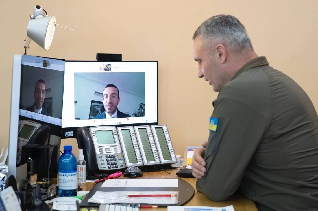 Кличко поговорив з мером Франкфурта про допомогу Україні та підтримку біженців dqxikeidqxidqrant