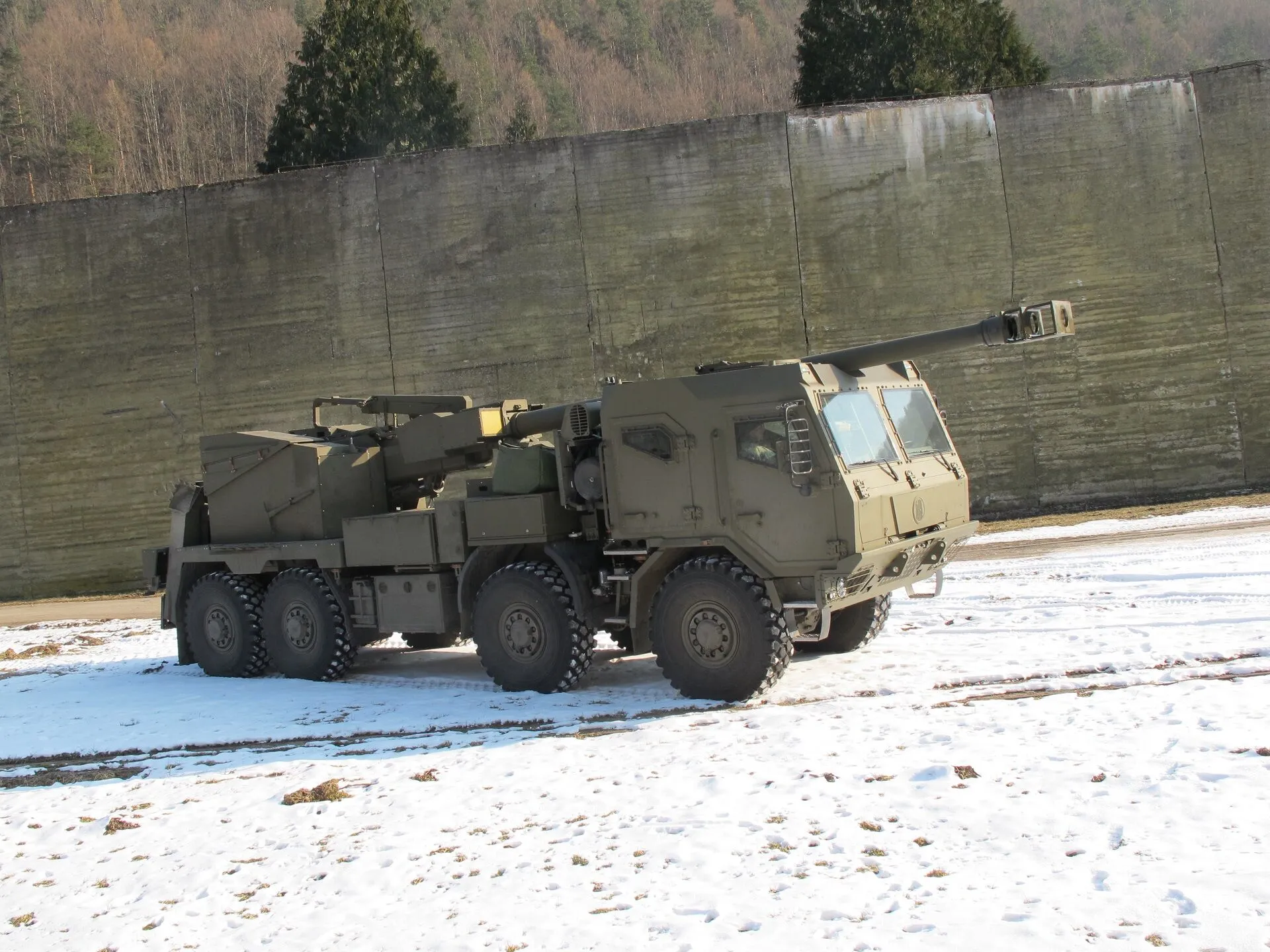 Україна разом зі Словаччиною створять 155-мм САУ на базі самохідної гаубиці Eva dqxikeidqxidqeant