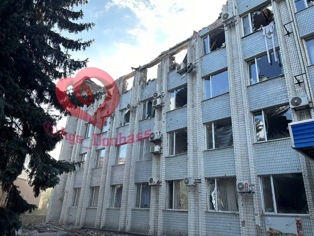 В окупованій Волновасі влаштували "бавовну" в будівлі "адміністрації". Фото