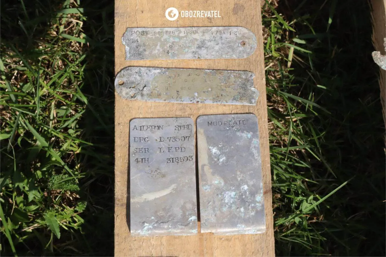 В Киеве показали найденные обломки британских истребителей