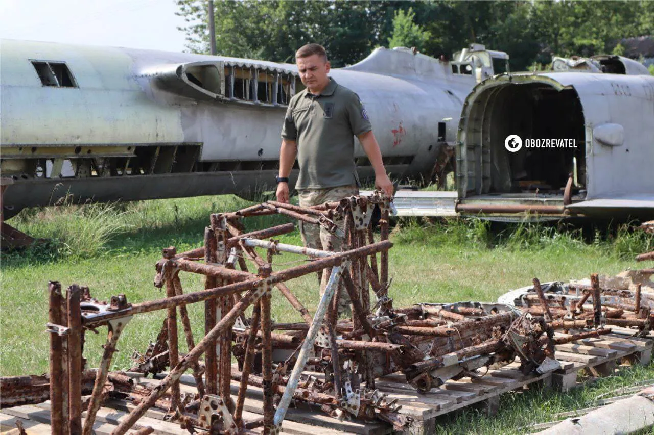 В Киеве показали найденные обломки британских истребителей